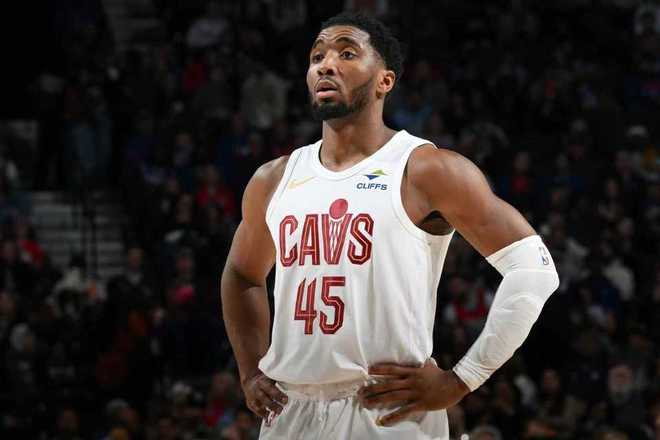 米切爾35+7+9騎士雙殺76人 恩比德13000分里程碑加蘭傷退