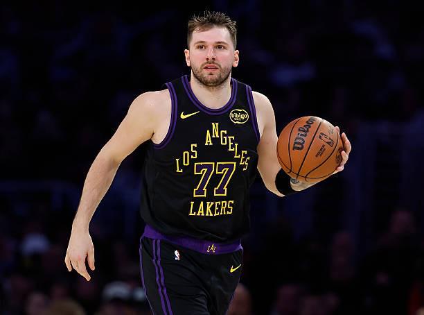 東契奇僅用時18分鐘便取得三雙，創(chuàng)造湖人隊史最快紀錄