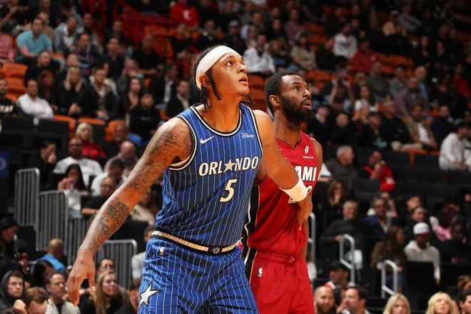 單節(jié)狂轟40-20逆轉(zhuǎn)！魔術(shù)三叉戟80分四殺熱火 班凱羅31+12