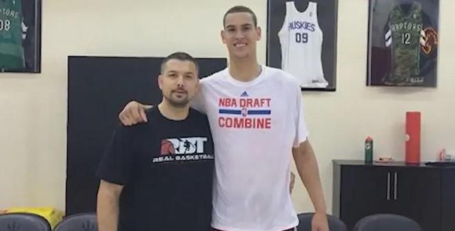 帶著母親遺愿戰(zhàn)斗12年，交易添頭成了隊(duì)魂