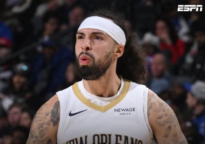 Shams：尼克斯送出達(dá)倫-特里、兩次輪和現(xiàn)金，從鵜鶘換來阿爾瓦拉多