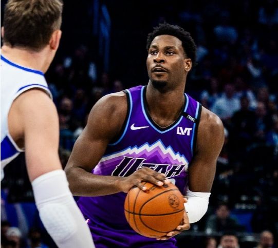 賈倫首秀22+5！爵士丟絕平三分遭魔術(shù)17分逆轉(zhuǎn) 班凱羅準(zhǔn)三雙